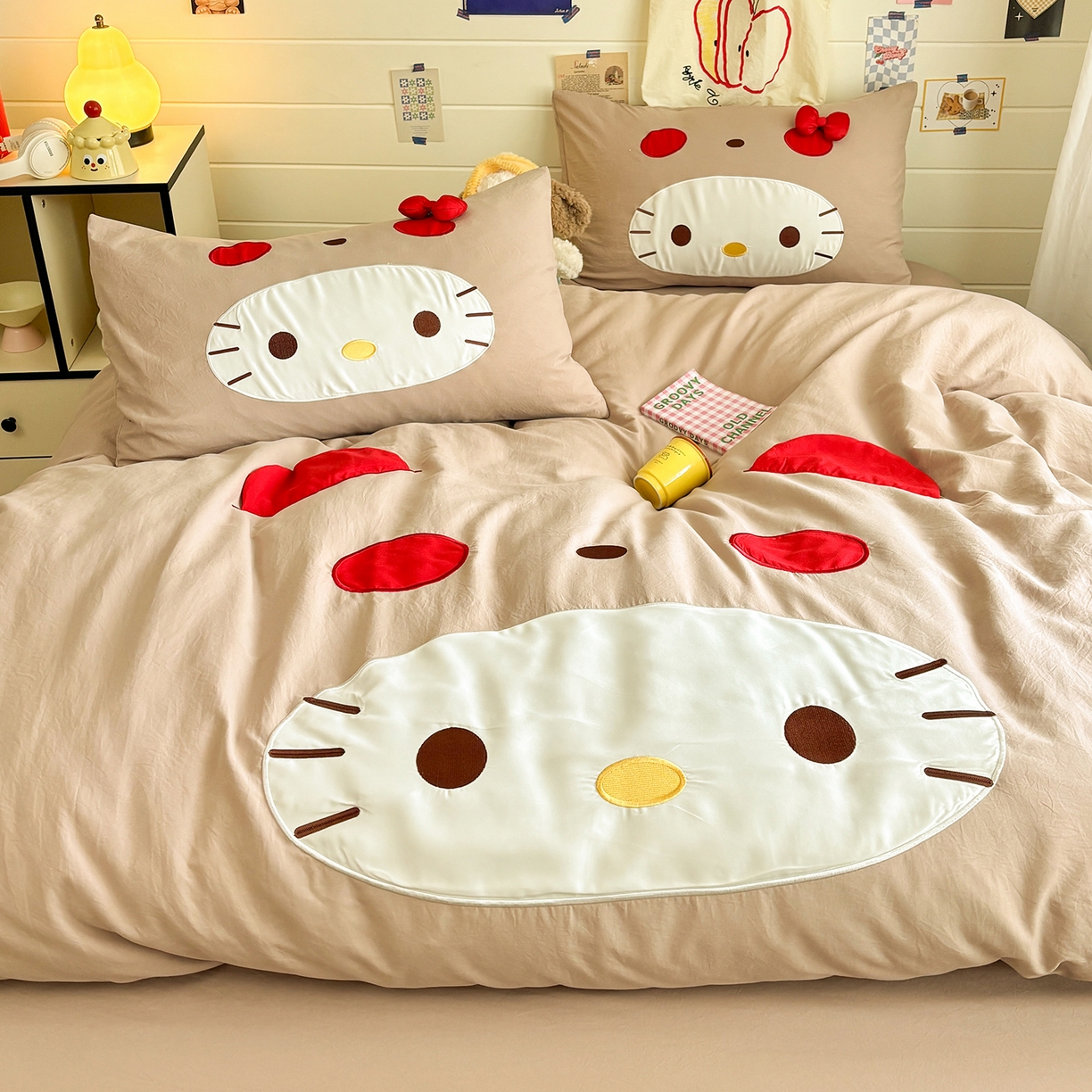 91家纺网 家纺一手货源 找家纺 色鬼布艺高端家居主号 2026新款韩国设计师款仿古棉可爱毛巾绣四件套 萌萌猫咪-驼