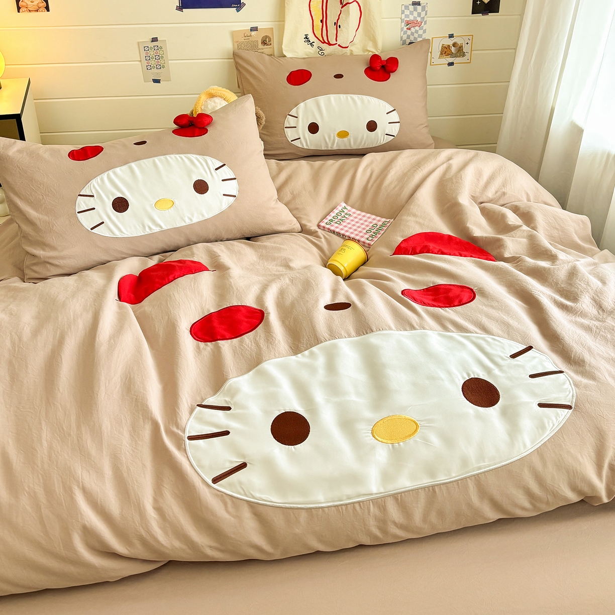 91家纺网 家纺一手货源 找家纺 色鬼布艺高端家居主号 2026新款韩国设计师款仿古棉可爱毛巾绣四件套 萌萌猫咪-驼