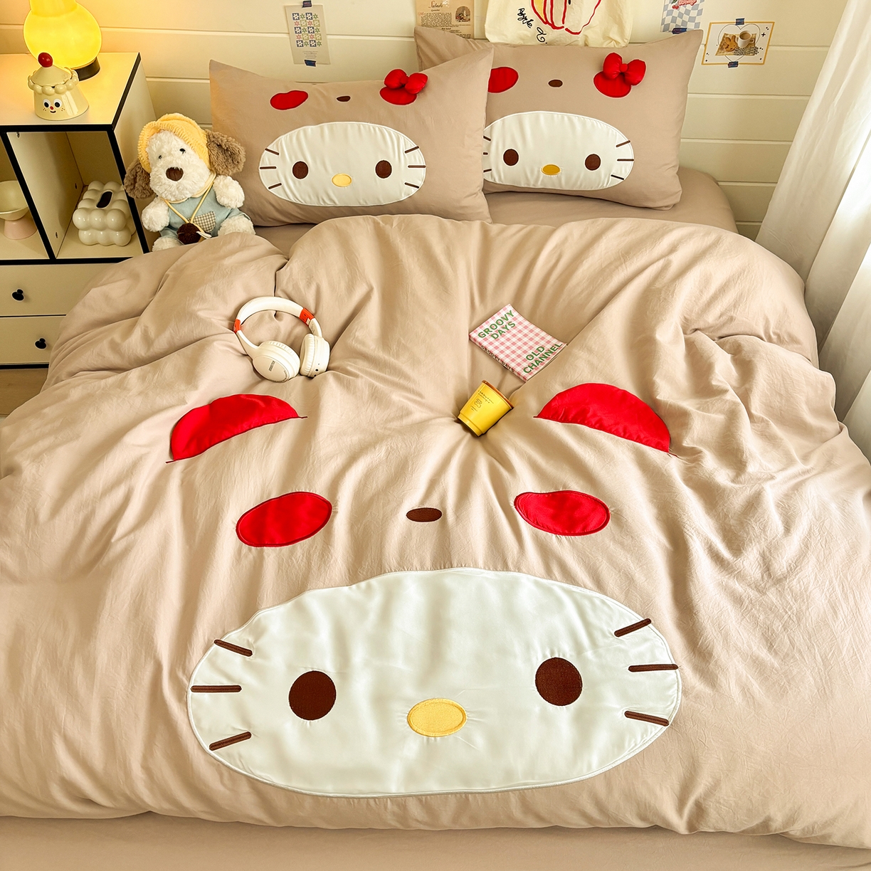 91家纺网 家纺一手货源 找家纺 色鬼布艺高端家居主号 2026新款韩国设计师款仿古棉可爱毛巾绣四件套 萌萌猫咪-驼