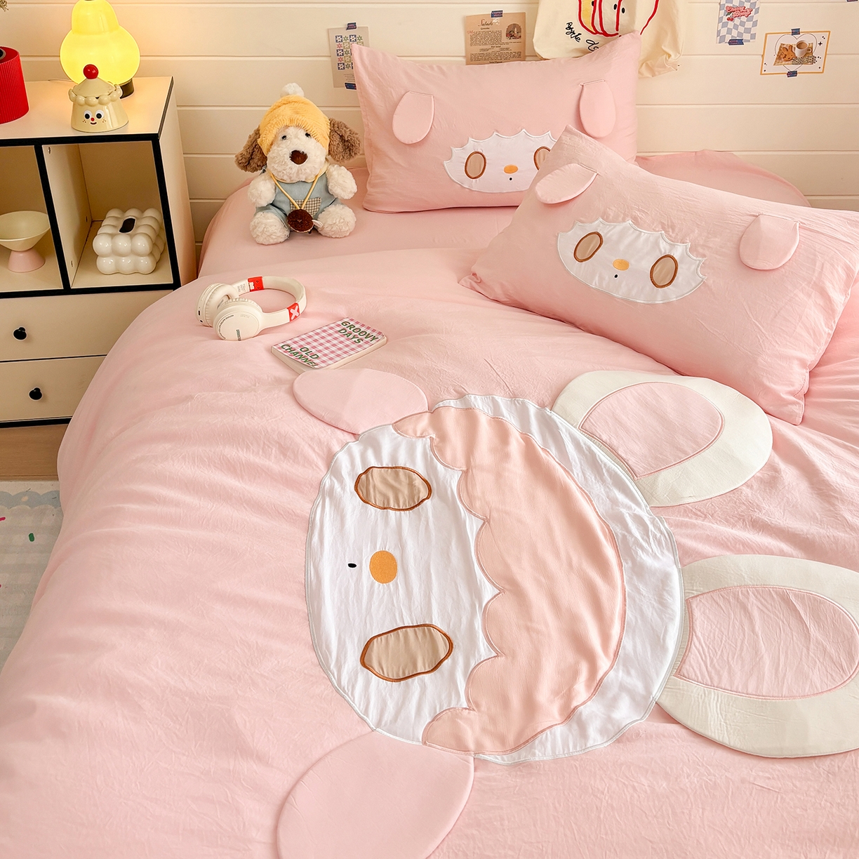 91家纺网 家纺一手货源 找家纺 色鬼布艺高端家居主号 2026新款韩国设计师款仿古棉可爱毛巾绣四件套 兔兔女孩