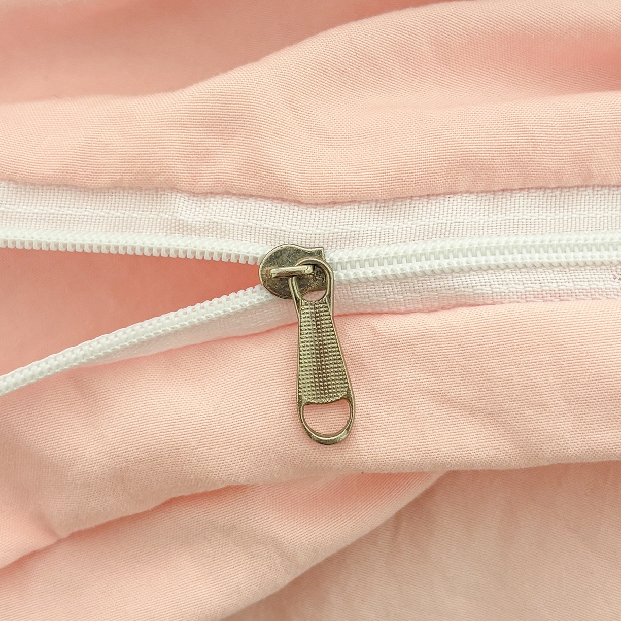 91家纺网 家纺一手货源 找家纺 色鬼布艺高端家居主号 2026新款韩国设计师款仿古棉可爱毛巾绣四件套 萌萌猫咪-粉