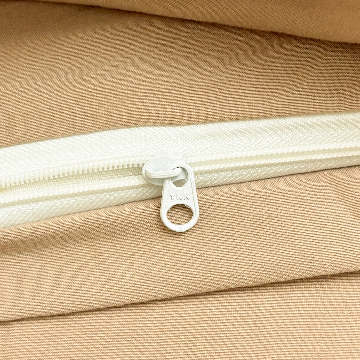 91家纺网 家纺一手货源 找家纺 色鬼布艺高端家居主号 2026新款韩国设计师款仿古棉可爱毛巾绣四件套 萌萌猫咪-驼