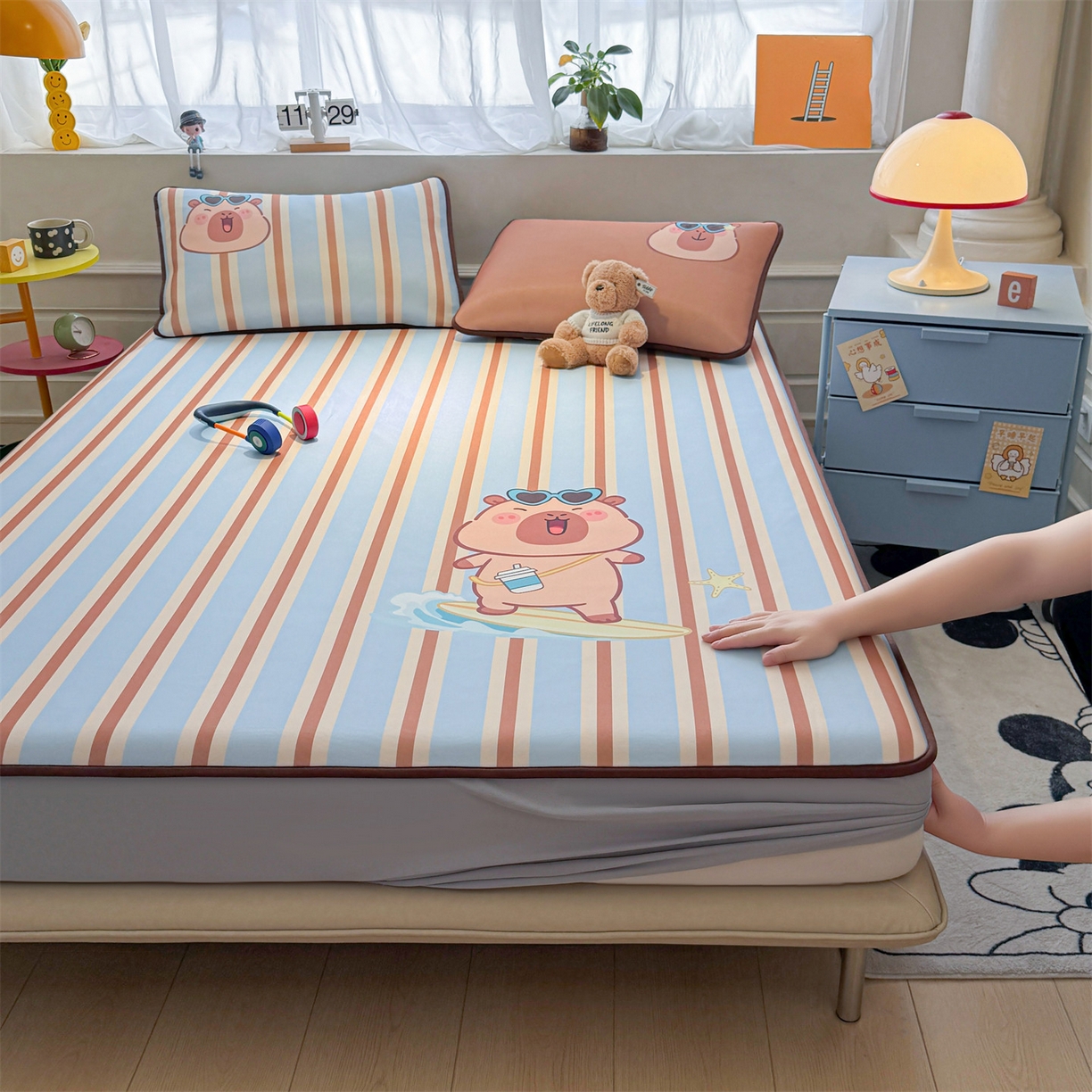 91家纺网 家纺一手货源 找家纺 雯豆家纺 【10A抗菌包检测】2026新款小冰皮床笠大版卡通床笠夏季凉感床笠软席子 小冰皮床笠-水豚冲浪记