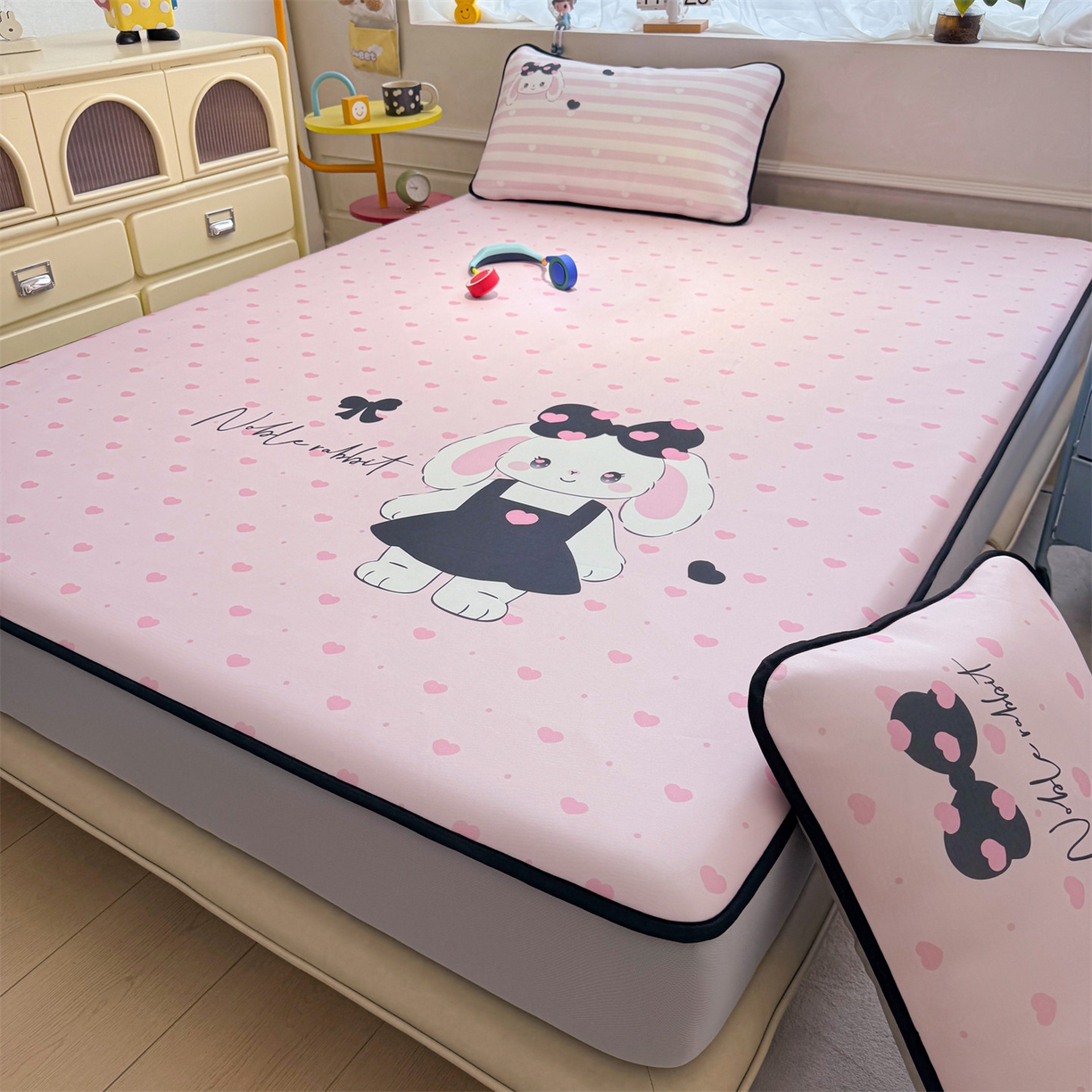 91家纺网 家纺一手货源 找家纺 雯豆家纺 【10A抗菌包检测】2026新款小冰皮床笠大版卡通床笠夏季凉感床笠软席子 小冰皮床笠-安妮兔