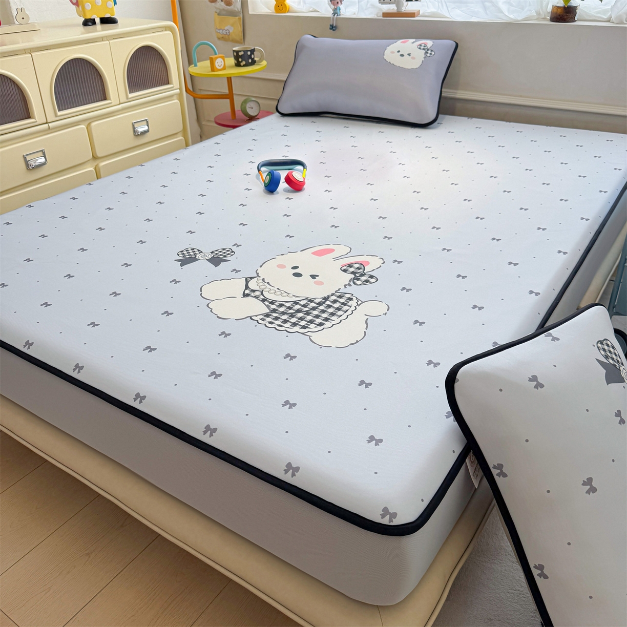 91家纺网 家纺一手货源 找家纺 雯豆家纺 【10A抗菌包检测】2026新款小冰皮床笠大版卡通床笠夏季凉感床笠软席子 小冰皮床笠-香香兔