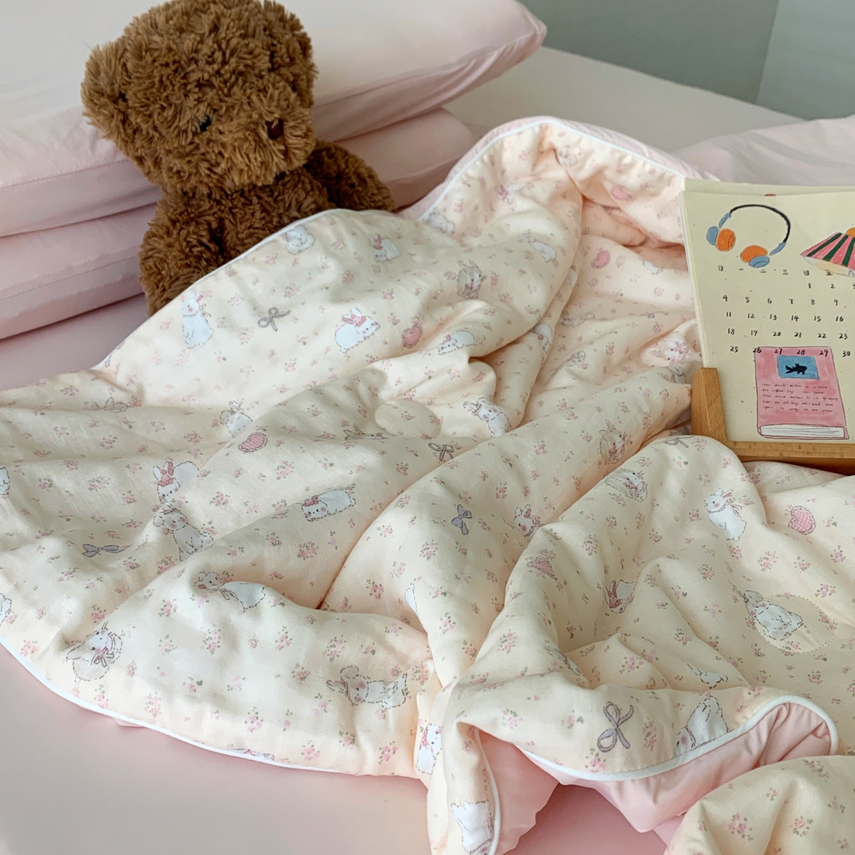 91家纺网 家纺一手货源 找家纺 桃喜 2026新款冰纱夏被夏凉被空调被 软萌兔兔