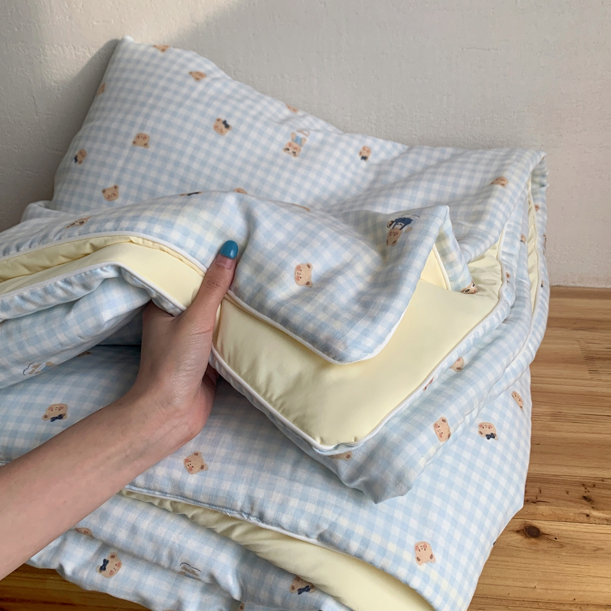 91家纺网 家纺一手货源 找家纺 桃喜 2026新款冰纱夏被夏凉被空调被 蓝格小熊