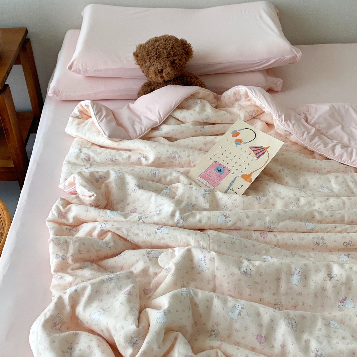 91家纺网 家纺一手货源 找家纺 桃喜 2026新款冰纱夏被夏凉被空调被 软萌兔兔