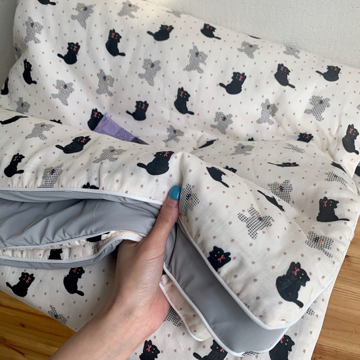 91家纺网 家纺一手货源 找家纺 桃喜 2026新款冰纱夏被夏凉被空调被 波点小黑猫