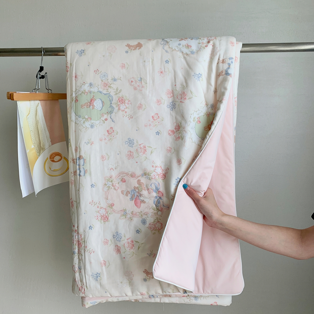 91家纺网 家纺一手货源 找家纺 桃喜 2026新款冰纱夏被夏凉被空调被 爱丽丝