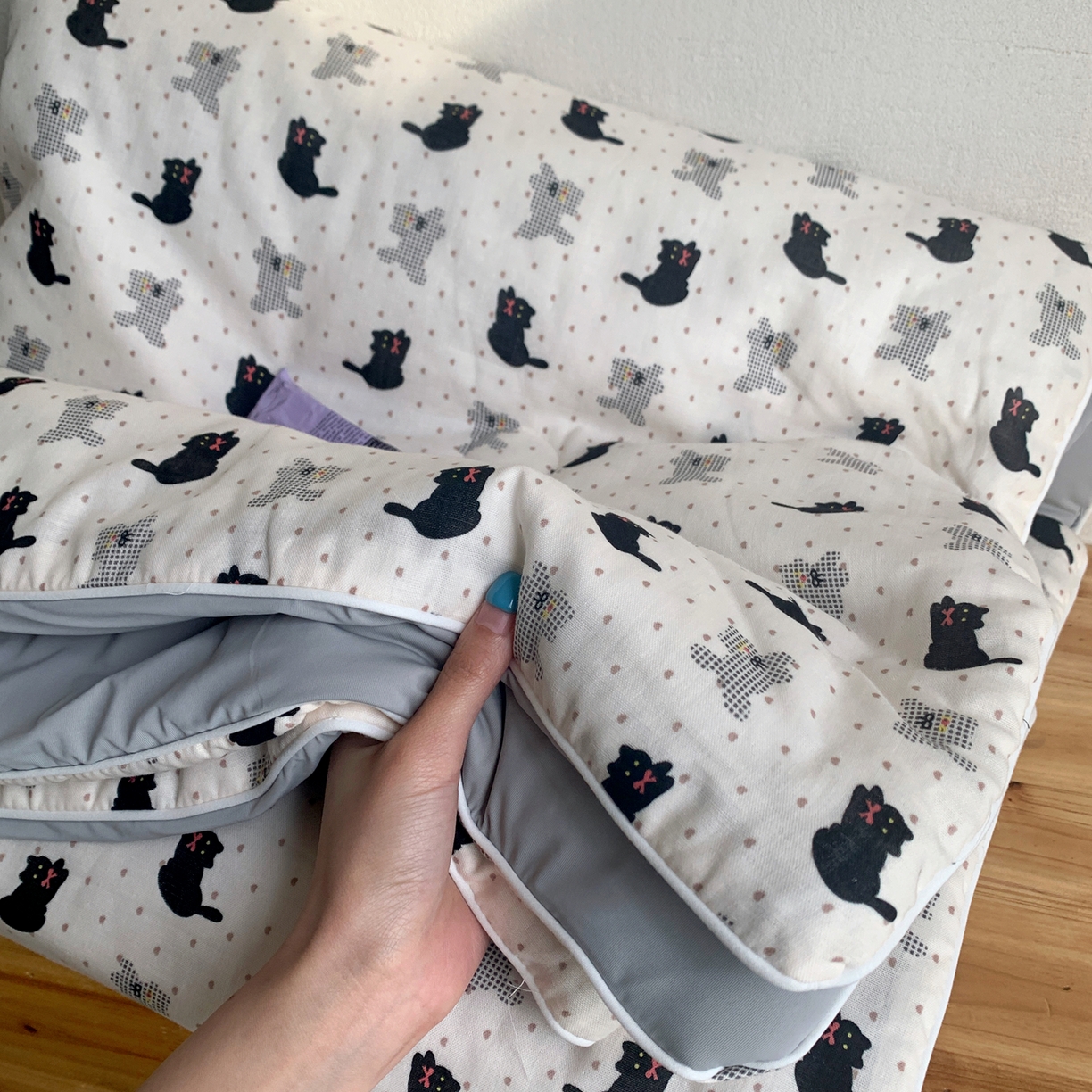 91家纺网 家纺一手货源 找家纺 桃喜 2026新款冰纱夏被夏凉被空调被 波点小黑猫