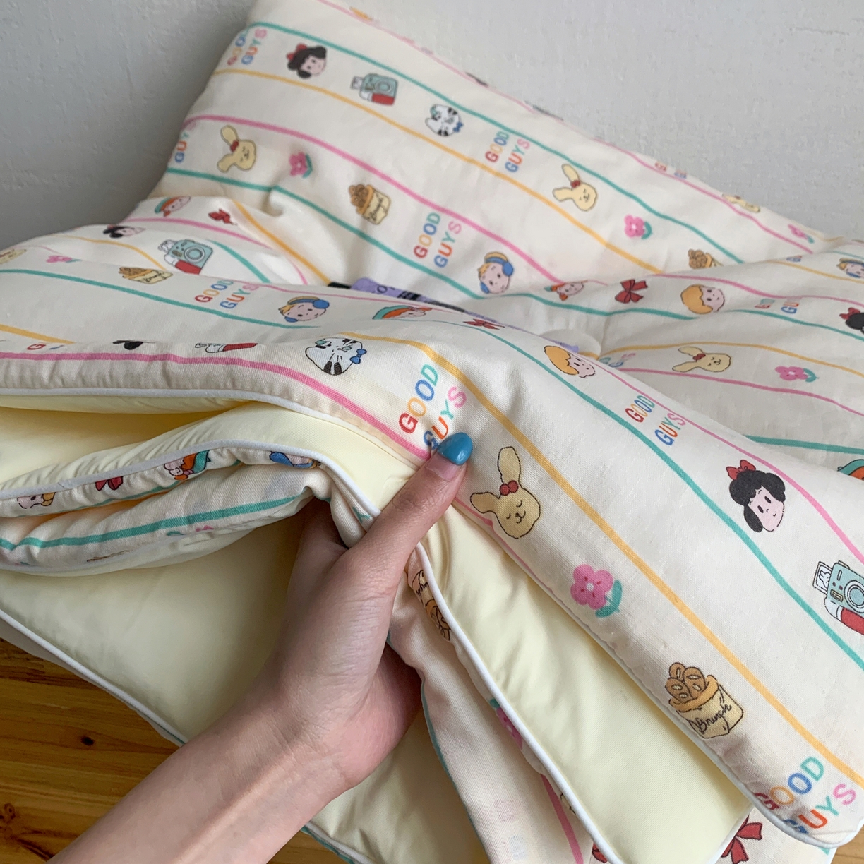 91家纺网 家纺一手货源 找家纺 桃喜 2026新款冰纱夏被夏凉被空调被 彩条小伙伴