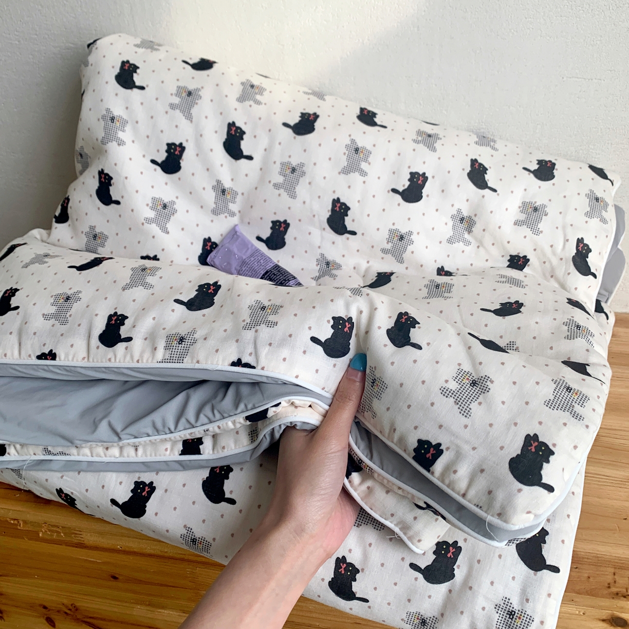 91家纺网 家纺一手货源 找家纺 桃喜 2026新款冰纱夏被夏凉被空调被 波点小黑猫