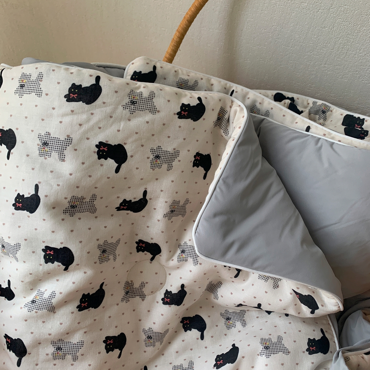 91家纺网 家纺一手货源 找家纺 桃喜 2026新款冰纱夏被夏凉被空调被 波点小黑猫