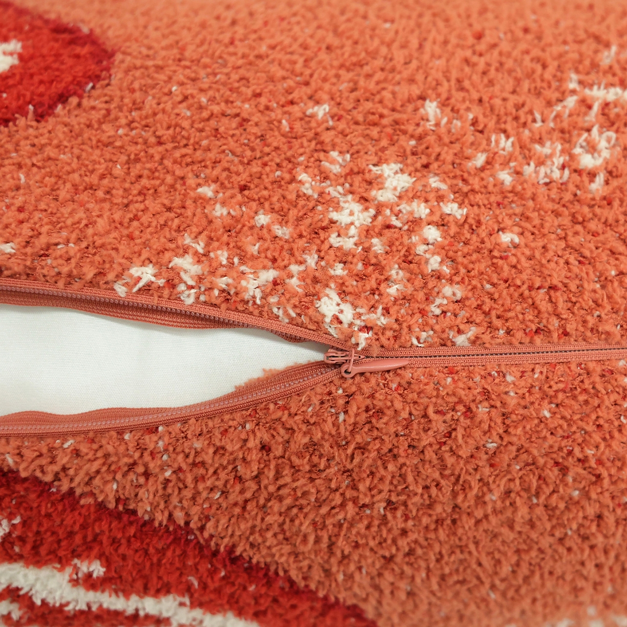 91家纺网 家纺一手货源 找家纺 （总）暖绵绵家纺 2026新款草莓多巴胺长条抱枕-草莓尖尖