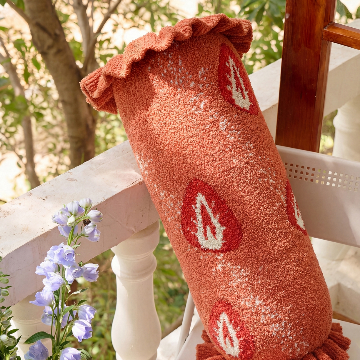 91家纺网 家纺一手货源 找家纺 （总）暖绵绵家纺 2026新款草莓多巴胺长条抱枕-草莓尖尖