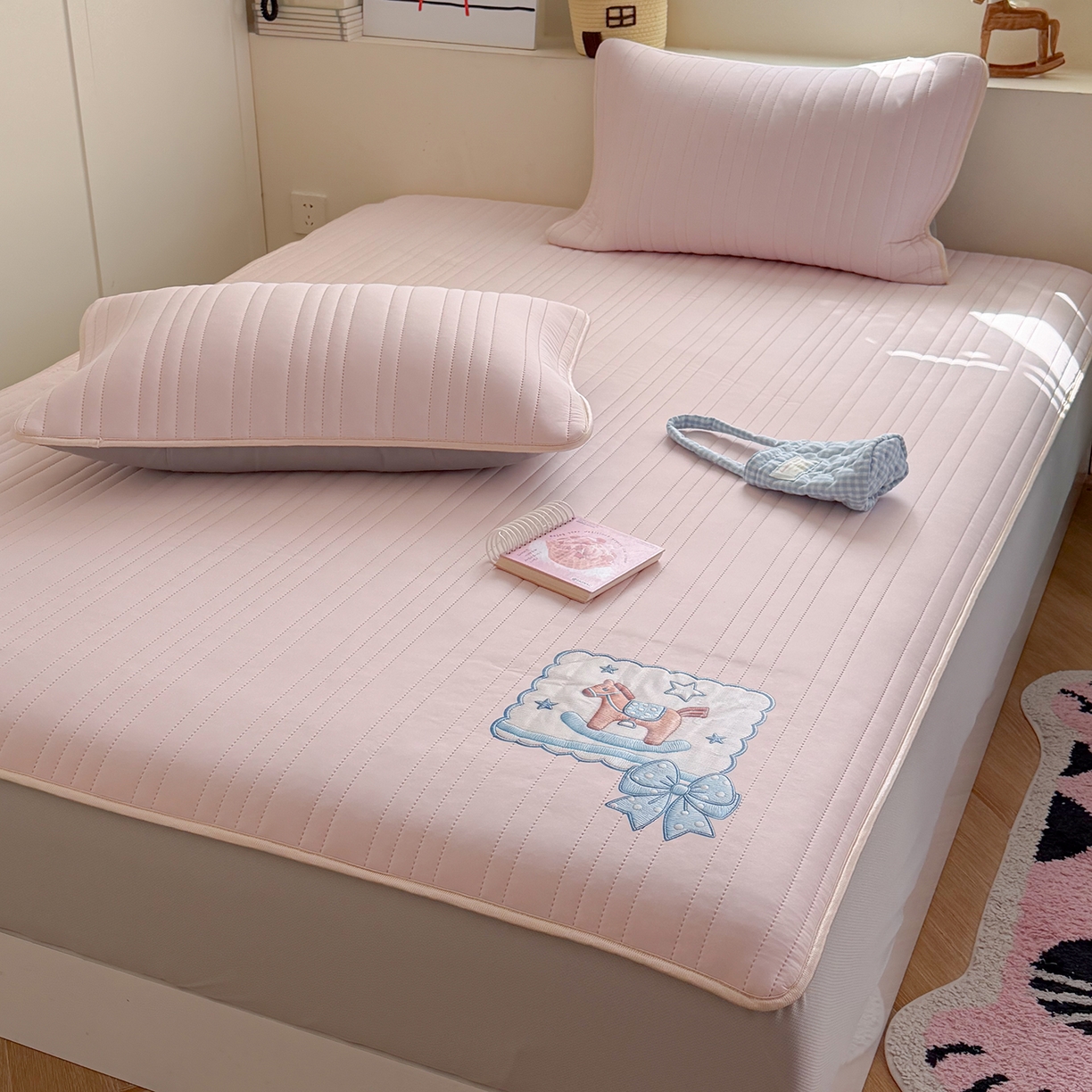 91家纺网 家纺一手货源 找家纺 （总）TT.one 塔塔家居 2026新款A类夏日裸感凉感夏凉垫--小马系列