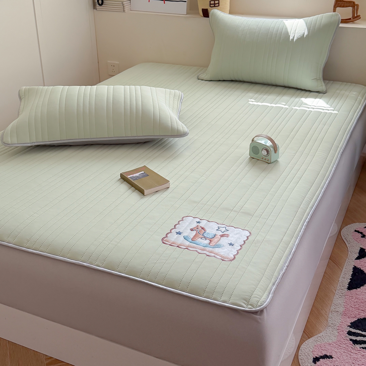 91家纺网 家纺一手货源 找家纺 TT.one 塔塔家居 2026新款A类夏日裸感凉感夏凉垫--小马系列 小马-薄荷绿