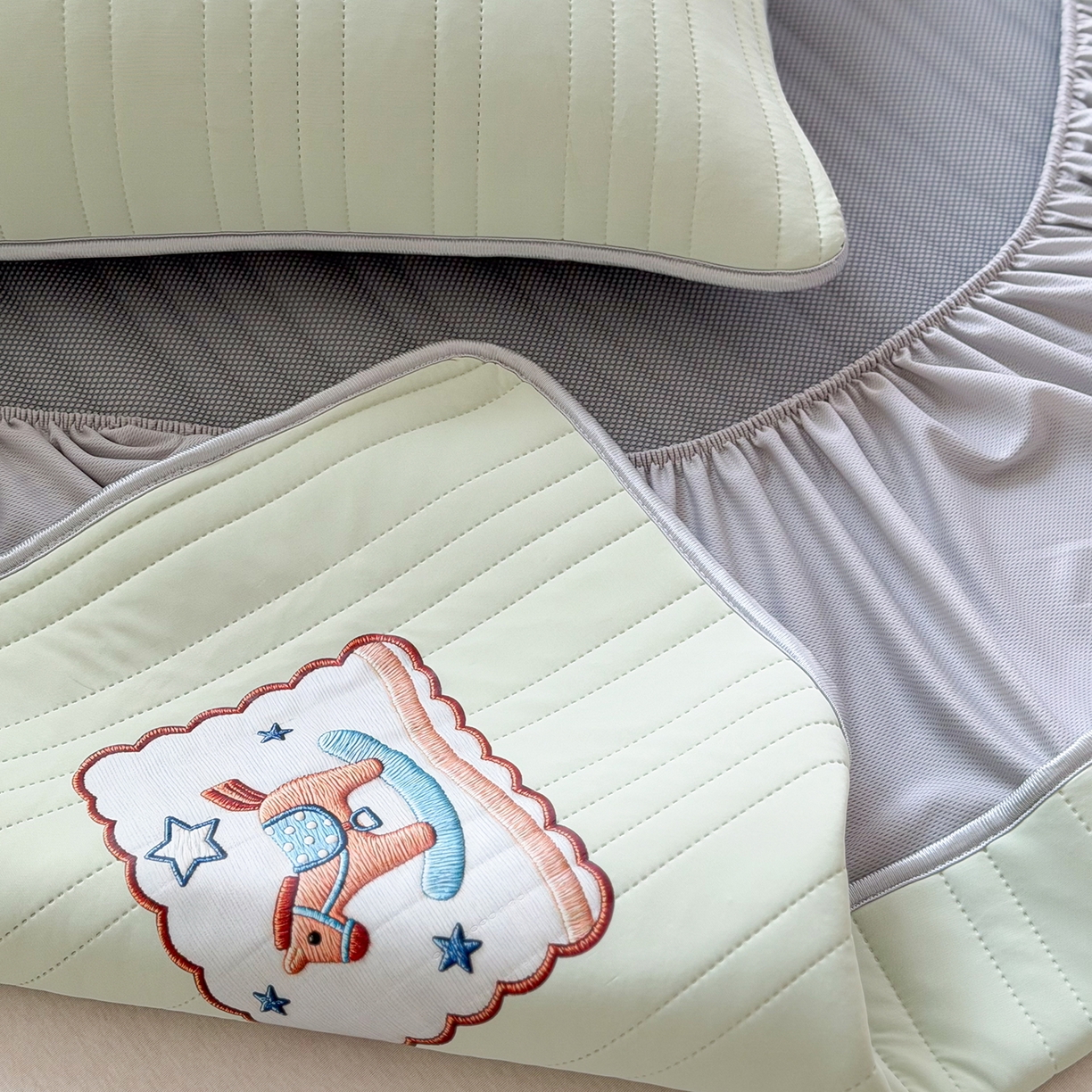 91家纺网 家纺一手货源 找家纺 TT.one 塔塔家居 2026新款A类夏日裸感凉感夏凉垫--小马系列 小马-薄荷绿