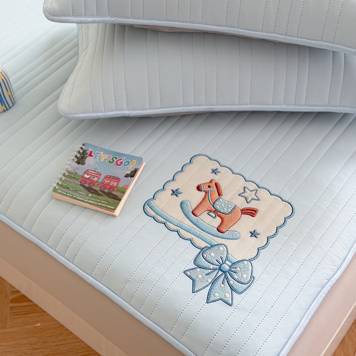 91家纺网 家纺一手货源 找家纺 TT.one 塔塔家居 2026新款A类夏日裸感凉感夏凉垫--小马系列 小马-海盐蓝