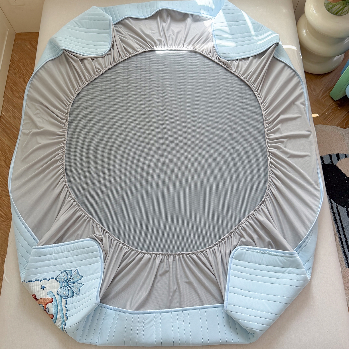 91家纺网 家纺一手货源 找家纺 TT.one 塔塔家居 2026新款A类夏日裸感凉感夏凉垫--小马系列 小马-海盐蓝