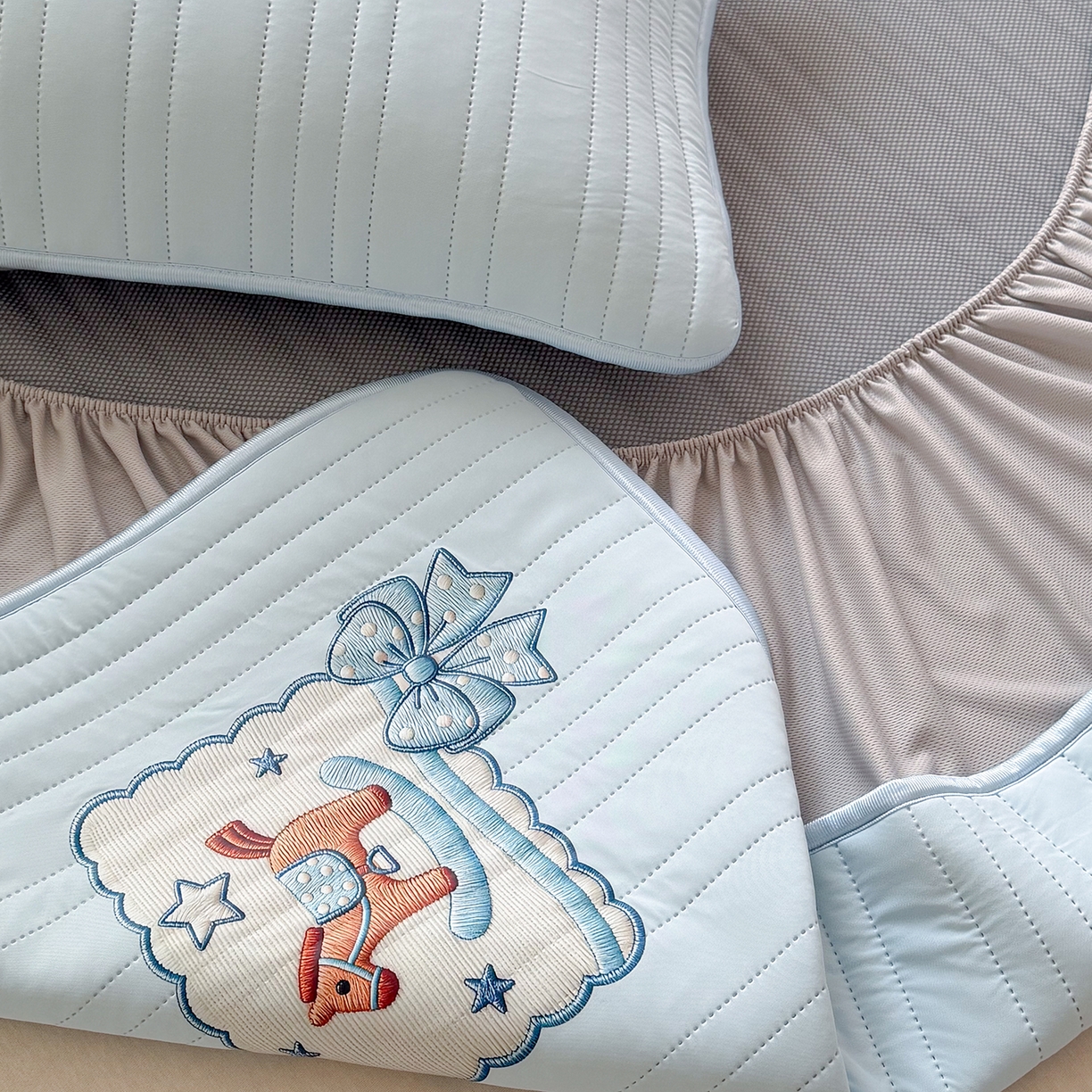 91家纺网 家纺一手货源 找家纺 TT.one 塔塔家居 2026新款A类夏日裸感凉感夏凉垫--小马系列 小马-海盐蓝