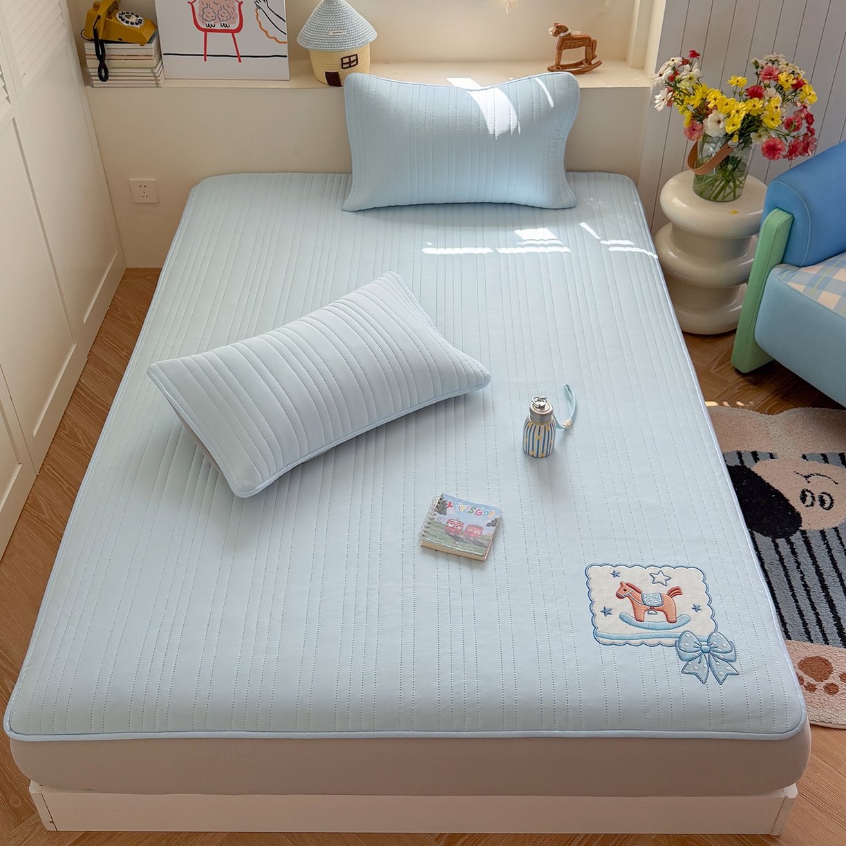 91家纺网 家纺一手货源 找家纺 TT.one 塔塔家居 2026新款A类夏日裸感凉感夏凉垫--小马系列 小马-海盐蓝