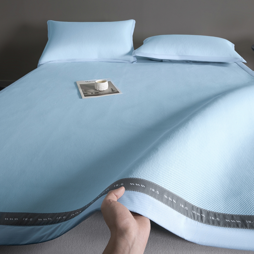 91家纺网 家纺一手货源 找家纺 印季家纺 2026新款可水洗织带款凉感冰藤软席 天蓝