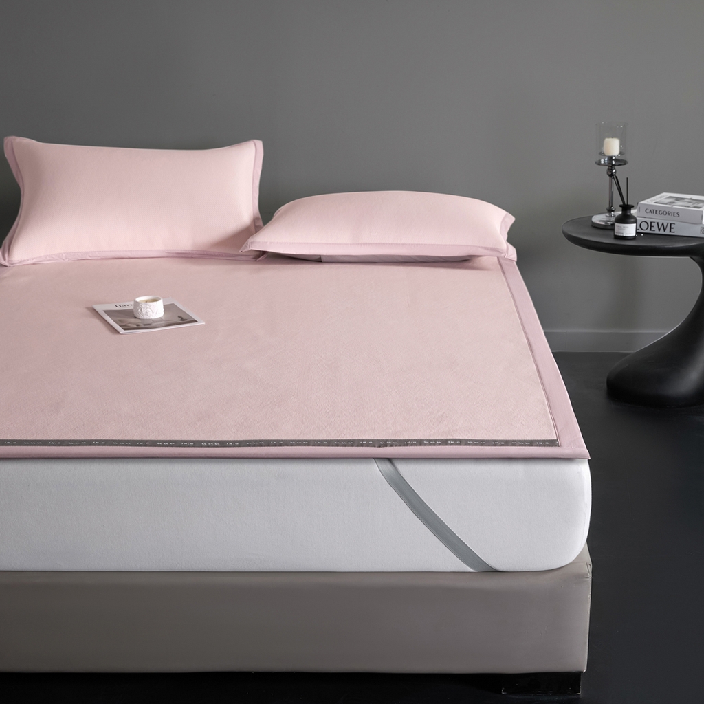 91家纺网 家纺一手货源 找家纺 印季家纺 2026新款可水洗织带款凉感冰藤软席 粉色