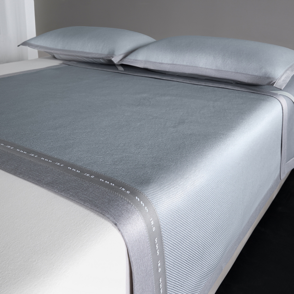 91家纺网 家纺一手货源 找家纺 印季家纺 2026新款可水洗织带款凉感冰藤软席 深灰