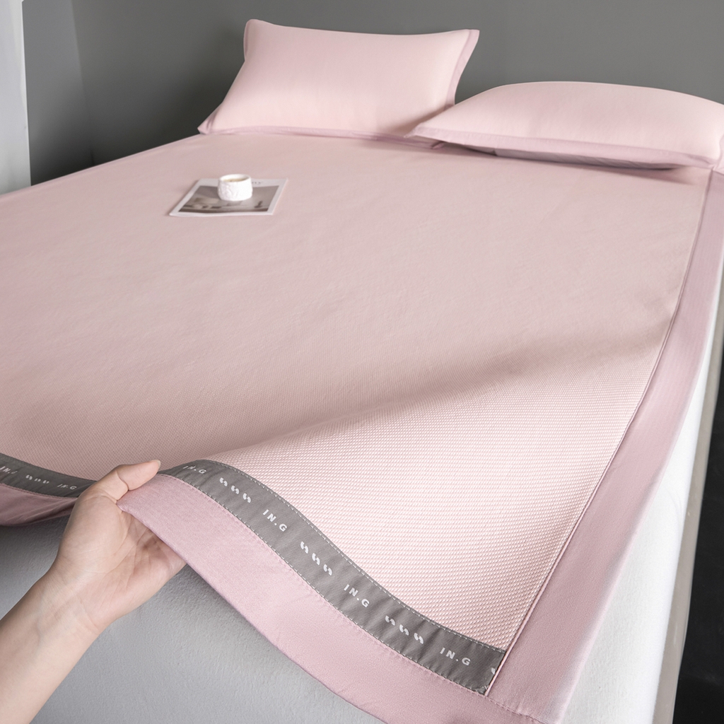 91家纺网 家纺一手货源 找家纺 印季家纺 2026新款可水洗织带款凉感冰藤软席 粉色