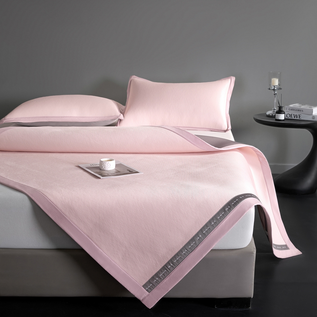 91家纺网 家纺一手货源 找家纺 印季家纺 2026新款可水洗织带款凉感冰藤软席 粉色