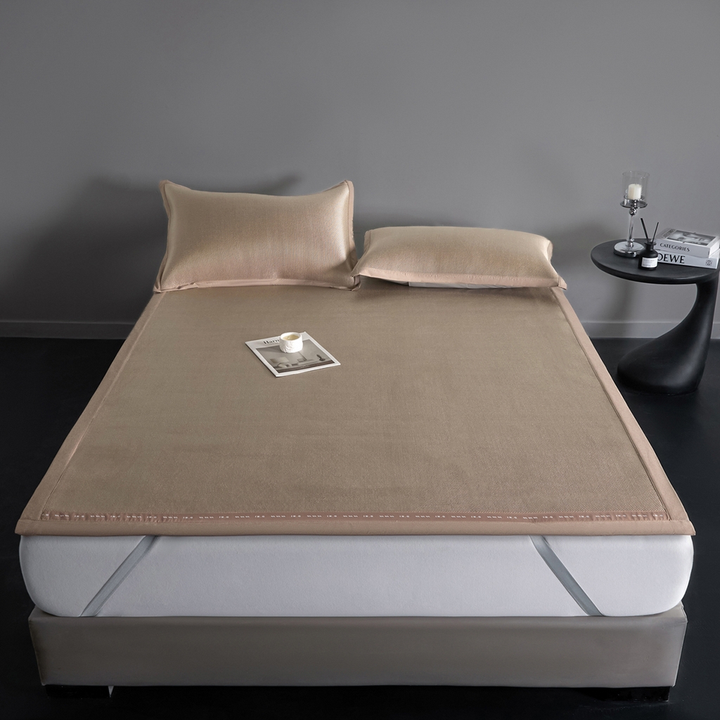 91家纺网 家纺一手货源 找家纺 印季家纺 2026新款可水洗织带款凉感冰藤软席 金咖