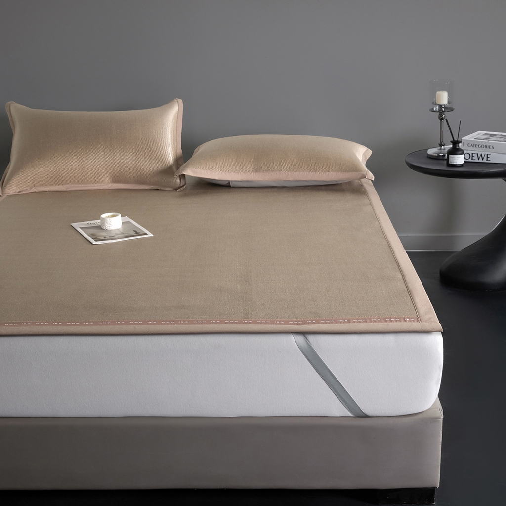 91家纺网 家纺一手货源 找家纺 印季家纺 2026新款可水洗织带款凉感冰藤软席 金咖