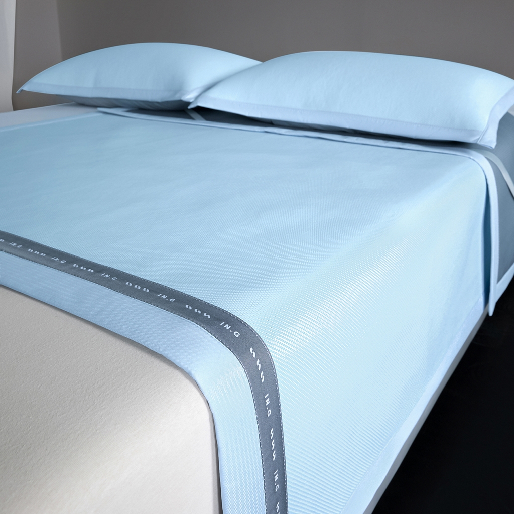 91家纺网 家纺一手货源 找家纺 印季家纺 2026新款可水洗织带款凉感冰藤软席 天蓝