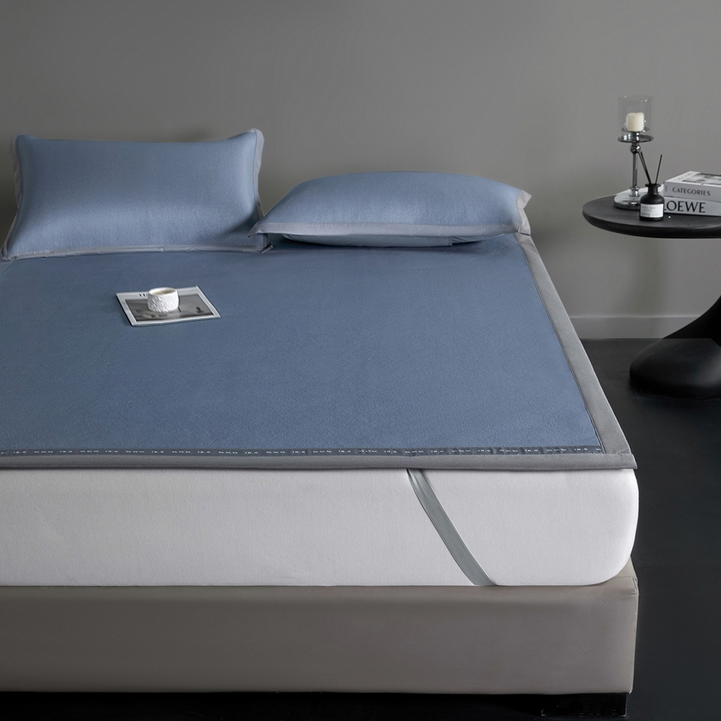 91家纺网 家纺一手货源 找家纺 印季家纺 2026新款可水洗织带款凉感冰藤软席 深蓝