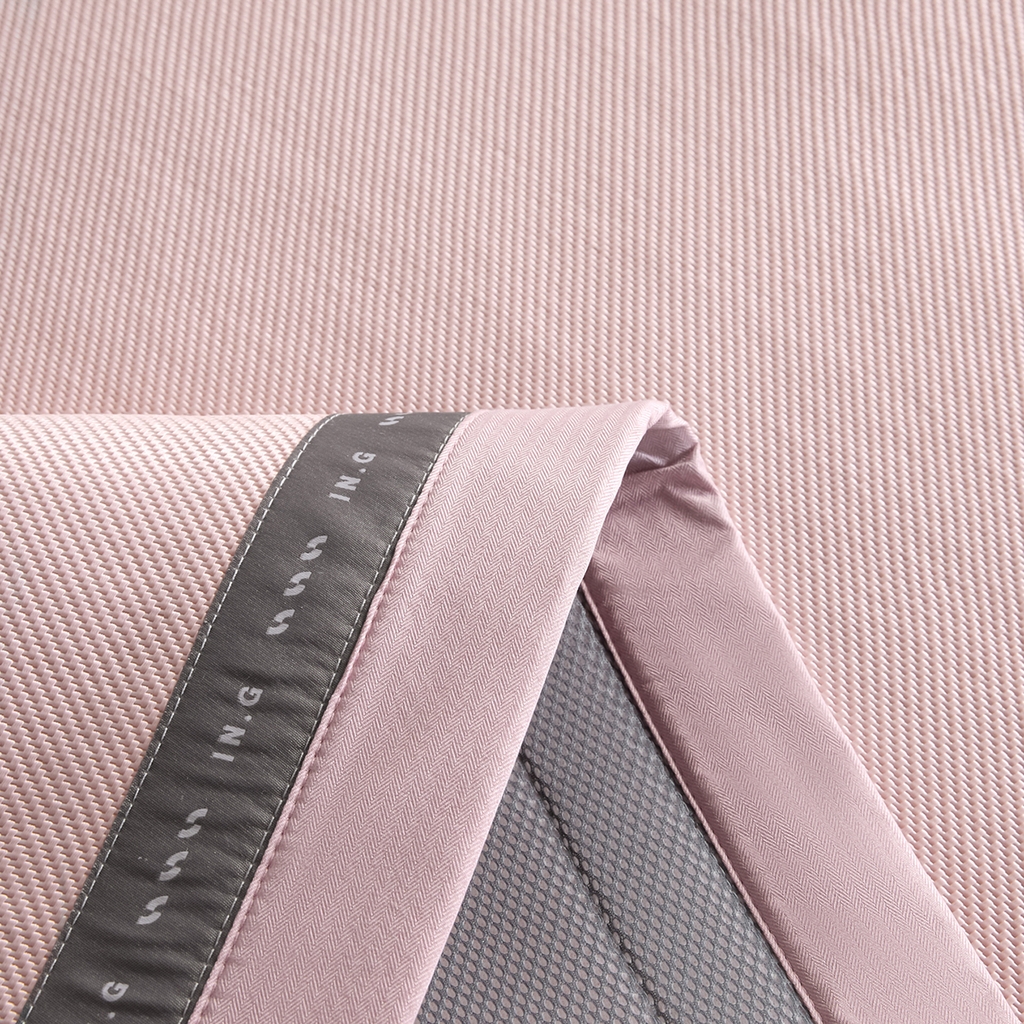 91家纺网 家纺一手货源 找家纺 印季家纺 2026新款可水洗织带款凉感冰藤软席 粉色