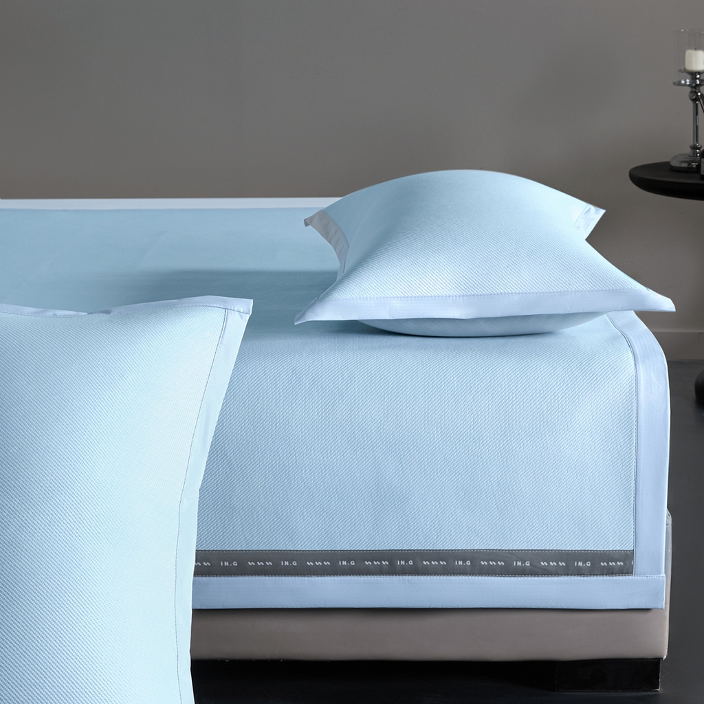 91家纺网 家纺一手货源 找家纺 印季家纺 2026新款可水洗织带款凉感冰藤软席 天蓝