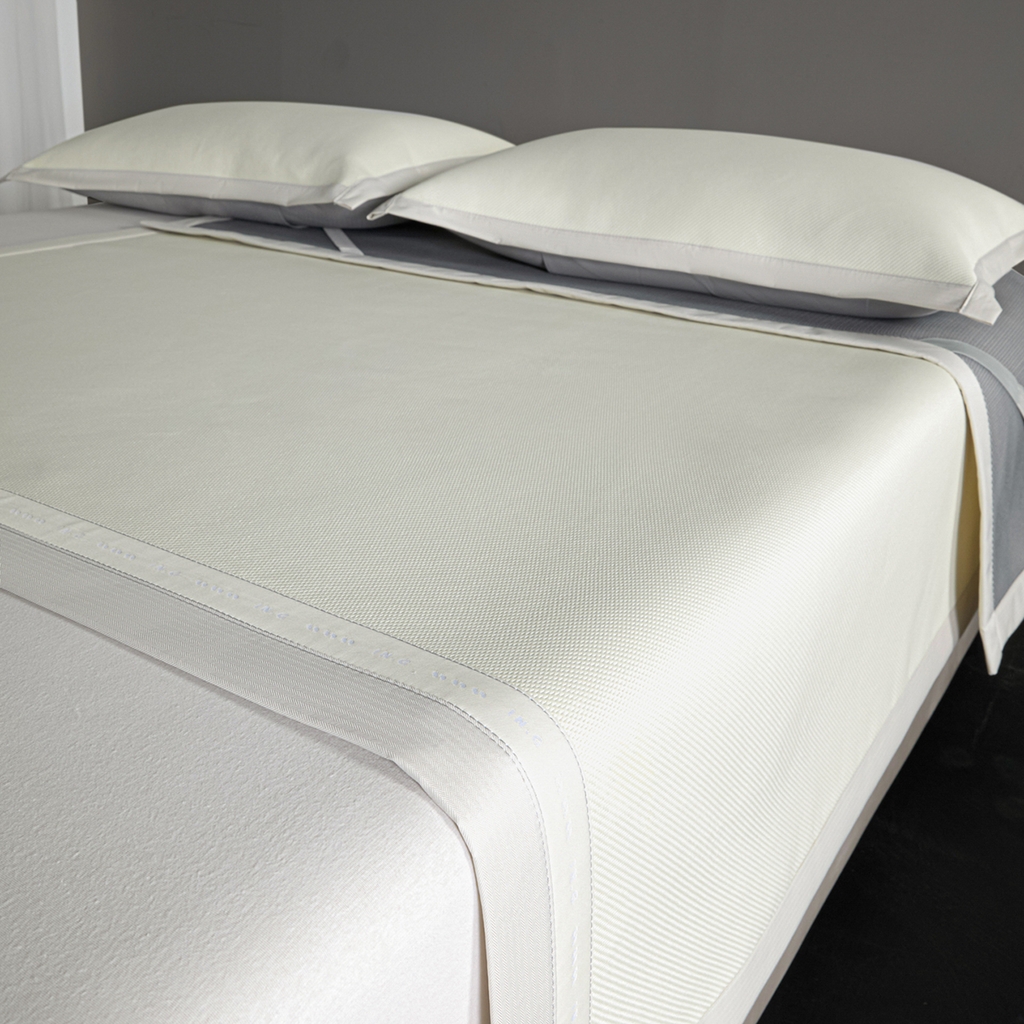 91家纺网 家纺一手货源 找家纺 印季家纺 2026新款可水洗织带款凉感冰藤软席 米黄