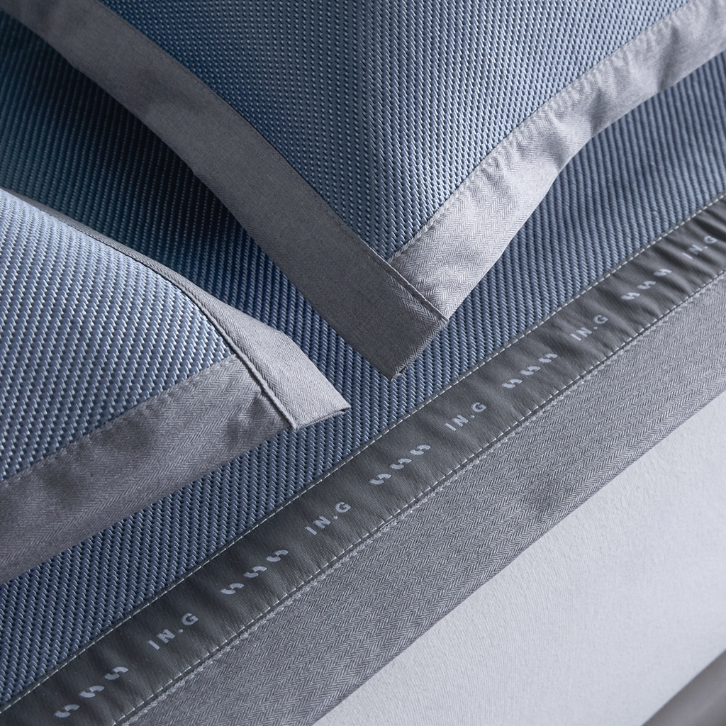 91家纺网 家纺一手货源 找家纺 印季家纺 2026新款可水洗织带款凉感冰藤软席 深蓝