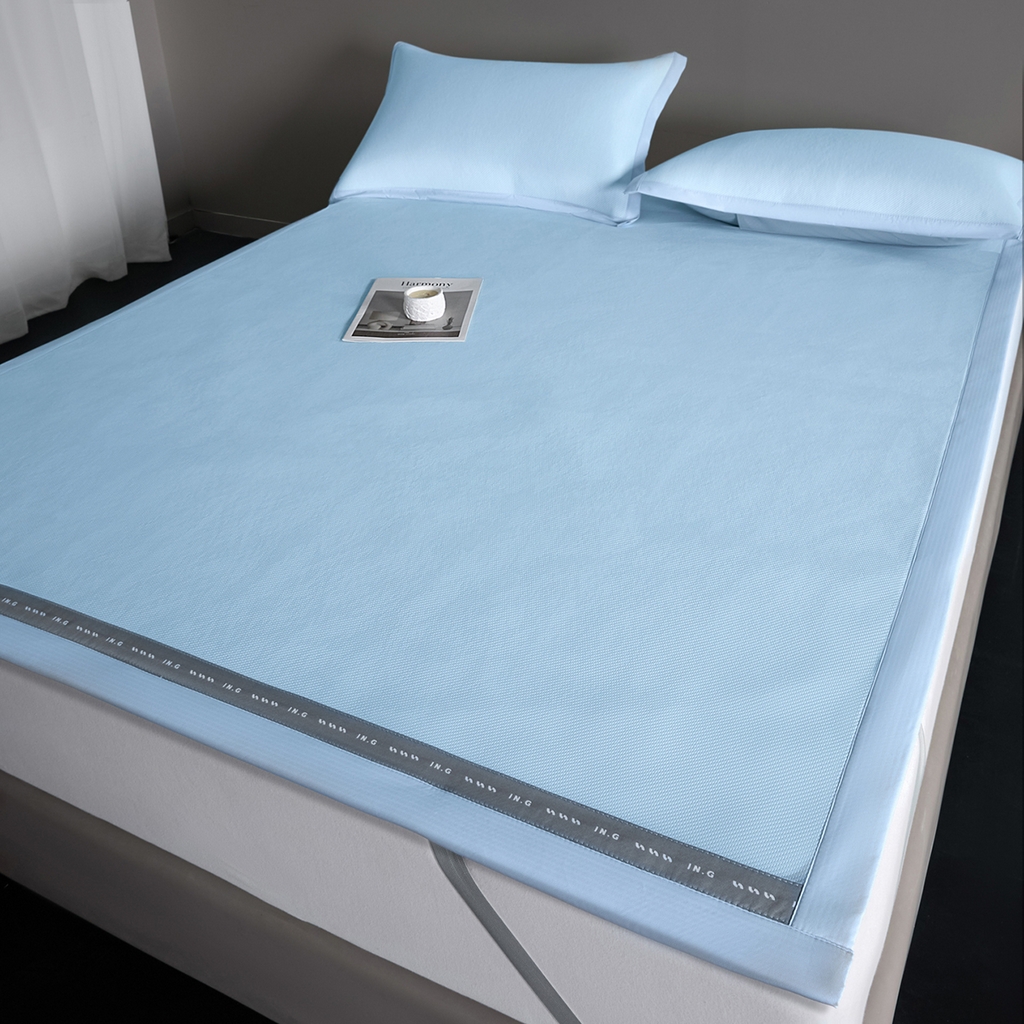 91家纺网 家纺一手货源 找家纺 印季家纺 2026新款可水洗织带款凉感冰藤软席 天蓝