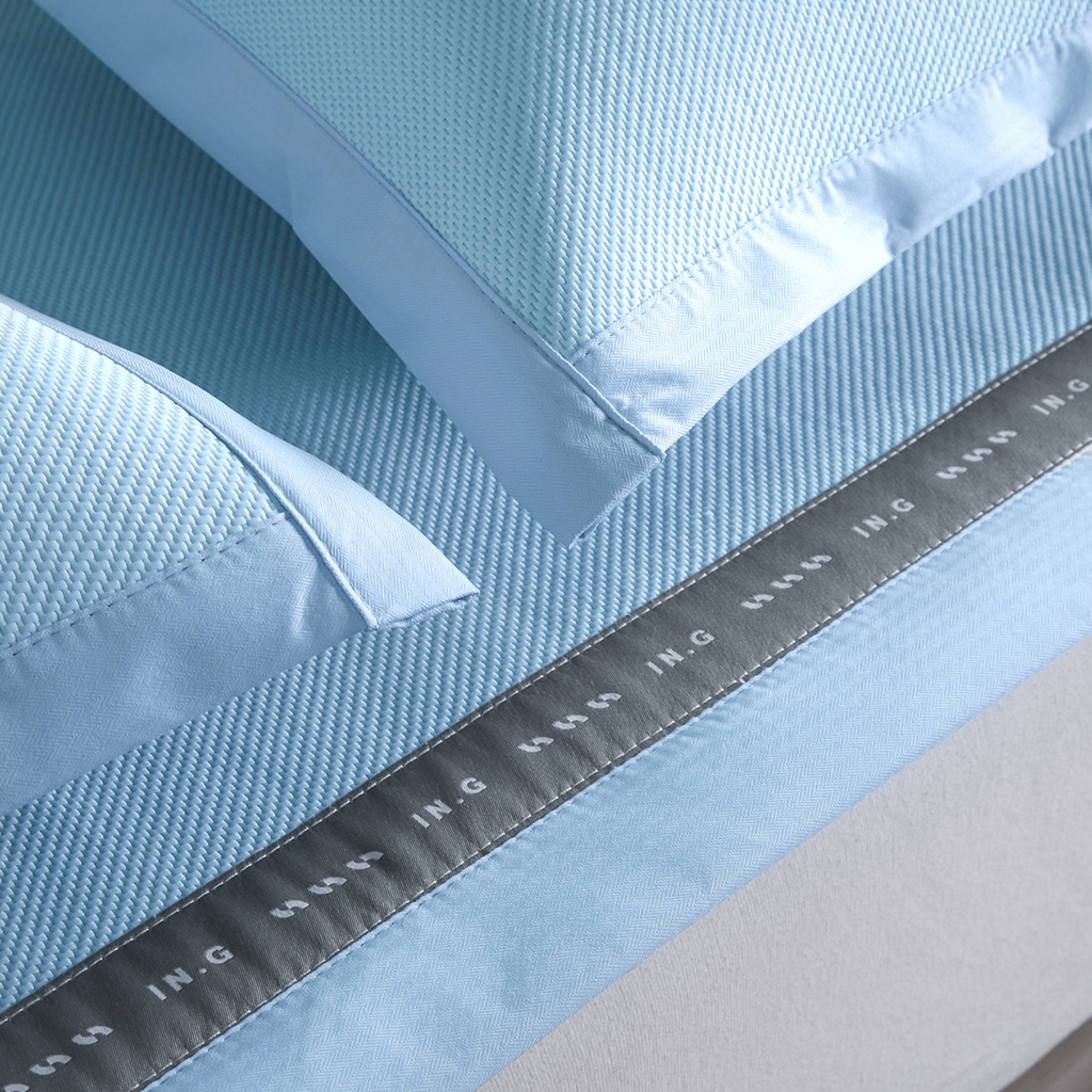 91家纺网 家纺一手货源 找家纺 印季家纺 2026新款可水洗织带款凉感冰藤软席 天蓝