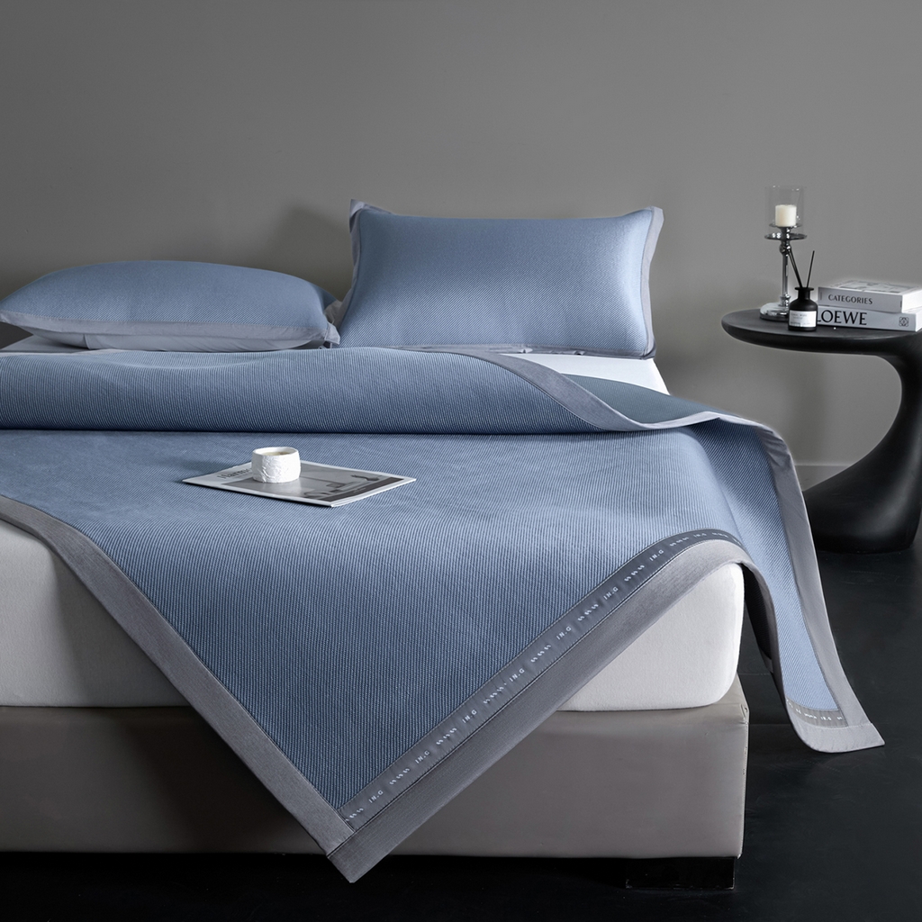 91家纺网 家纺一手货源 找家纺 印季家纺 2026新款可水洗织带款凉感冰藤软席 深蓝