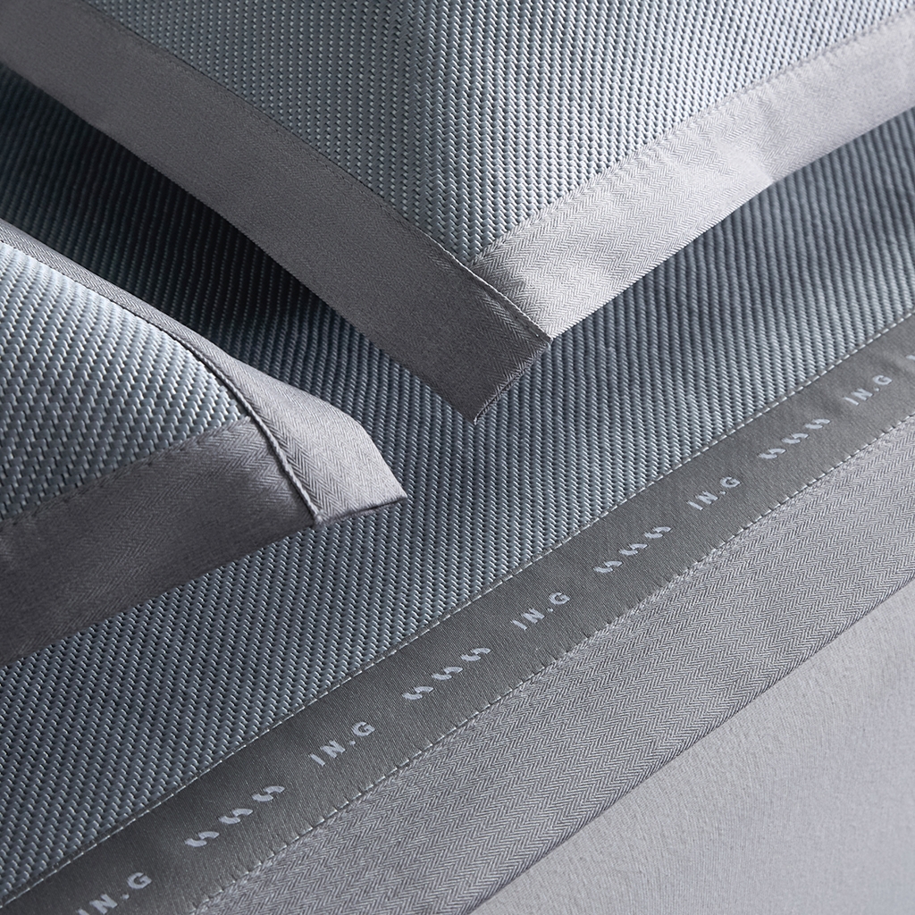 91家纺网 家纺一手货源 找家纺 印季家纺 2026新款可水洗织带款凉感冰藤软席 深灰