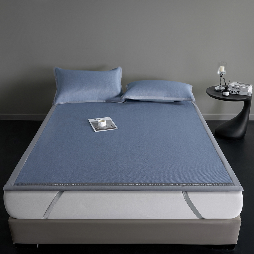 91家纺网 家纺一手货源 找家纺 印季家纺 2026新款可水洗织带款凉感冰藤软席 深蓝