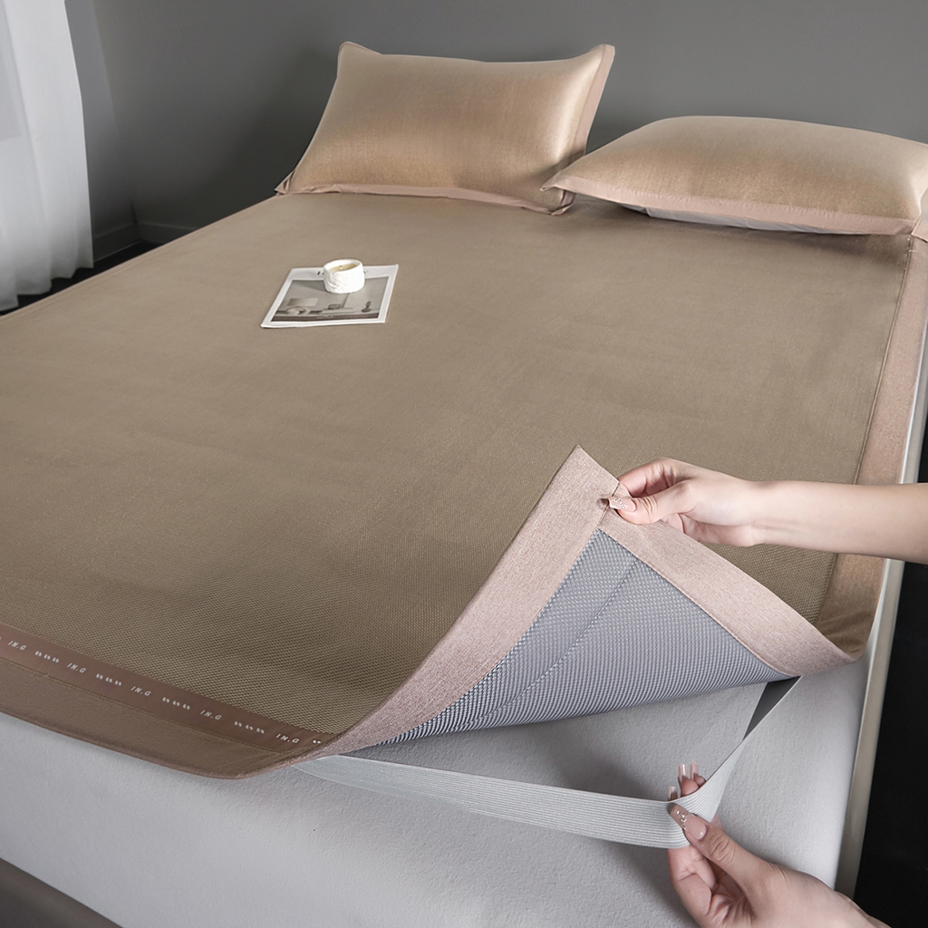 91家纺网 家纺一手货源 找家纺 印季家纺 2026新款可水洗织带款凉感冰藤软席 金咖