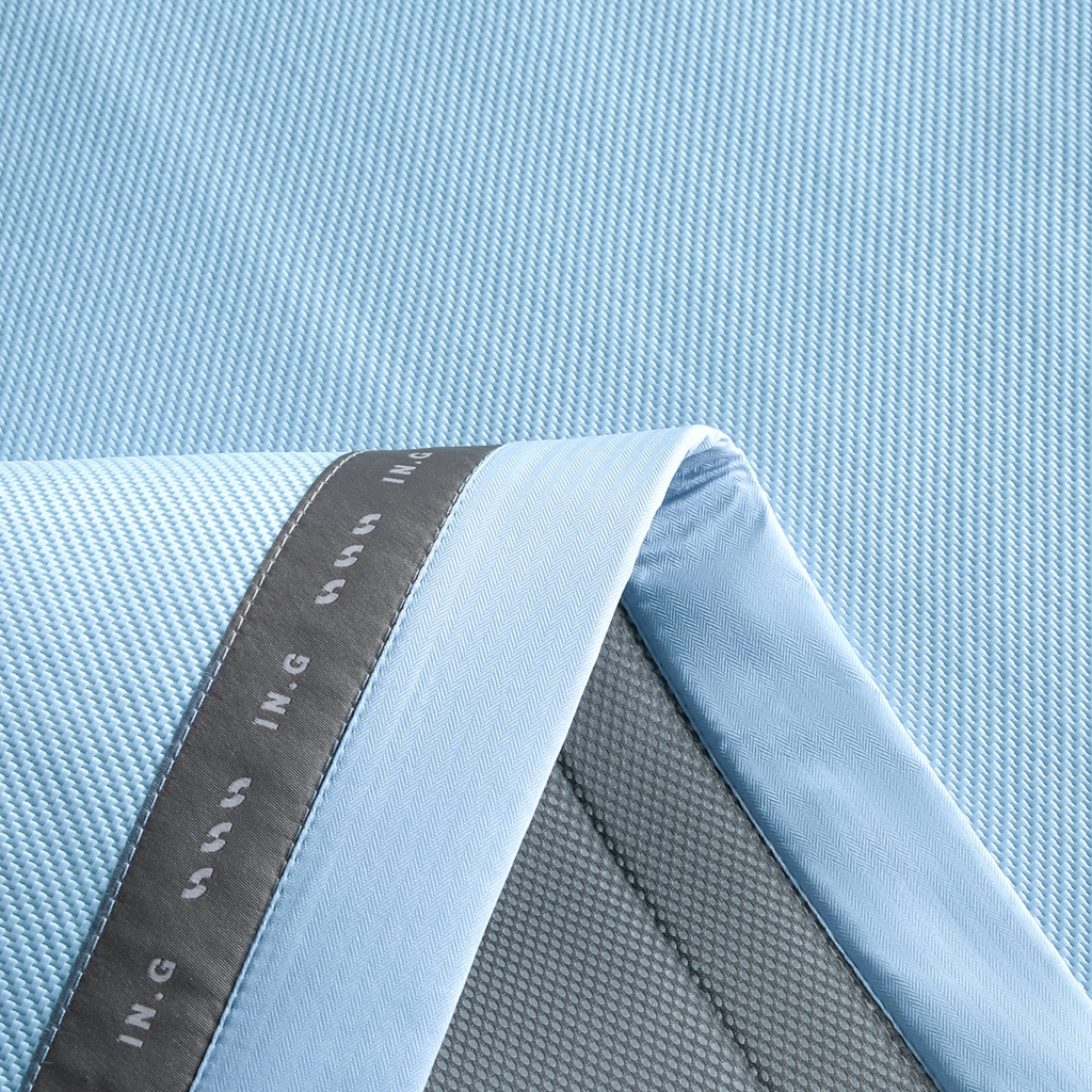 91家纺网 家纺一手货源 找家纺 印季家纺 2026新款可水洗织带款凉感冰藤软席 天蓝