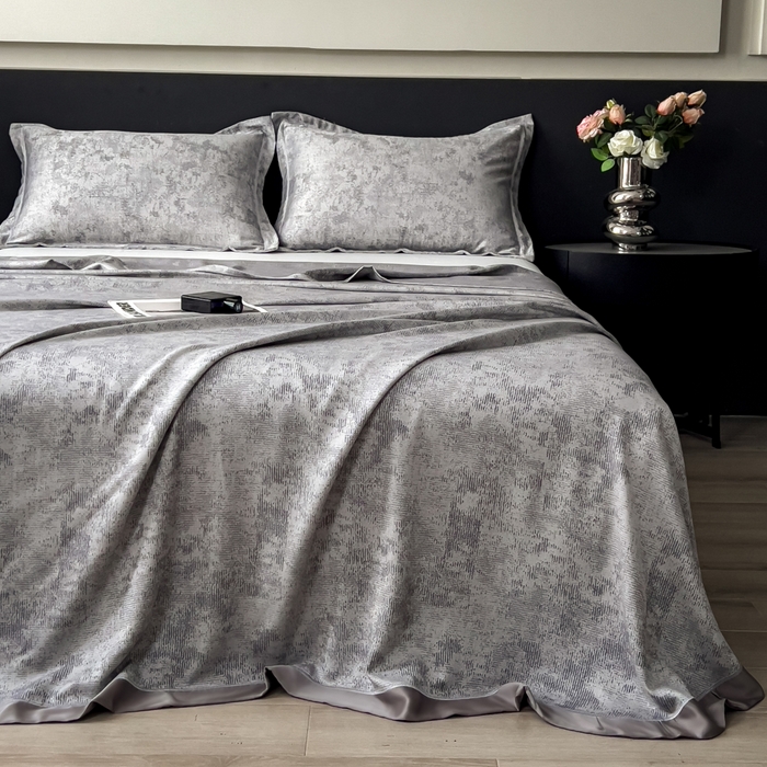 91家纺网 家纺一手货源 找家纺 印季家纺 2026新款色织提花100%竹纤维床单凉席 雾梦-乌云灰