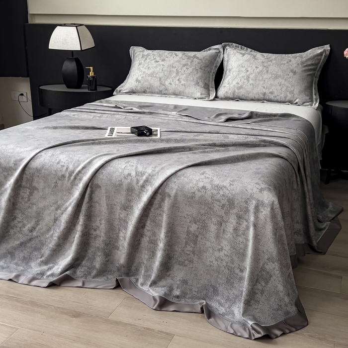 91家纺网 家纺一手货源 找家纺 印季家纺 2026新款色织提花100%竹纤维床单凉席 雾梦-乌云灰