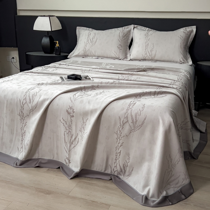 91家纺网 家纺一手货源 找家纺 印季家纺 2026新款色织提花100%竹纤维床单凉席 芷梵-银灰凋